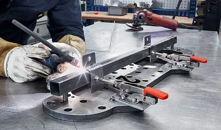 Зажим с выдвигаемым упором на горизонтальном основании STC-IHH /35