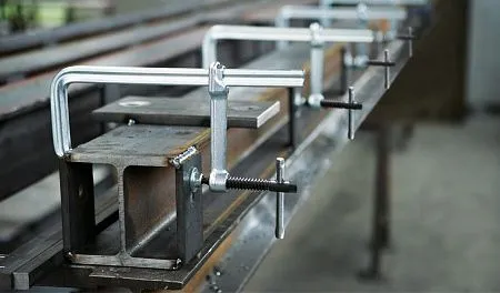 Цельнометаллическая струбцина с Т-образной ручкой classiX GS-K 200/100