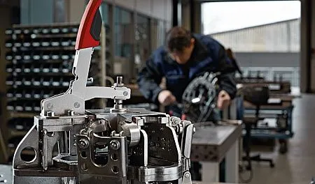 Вертикальный зажим с открытым плечом и горизонтальным основанием STC-VH /35