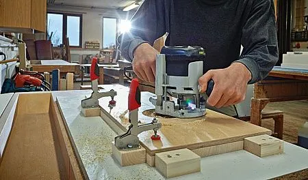 Вертикальный зажим с открытым плечом и горизонтальным основанием STC-VH /35