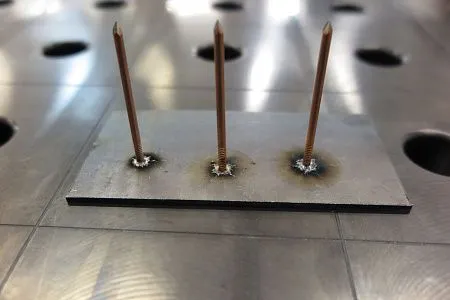 Гвоздь приварной изоляционный омеднённый