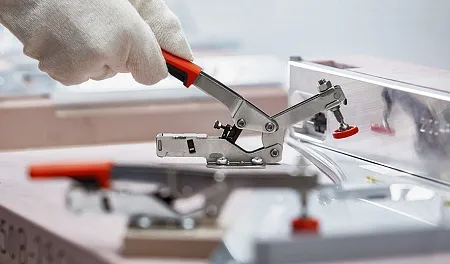 Горизонтальный зажим с открытым плечом и горизонтальным основанием STC-HH /40