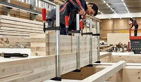 Струбцина из ковкого чугуна с деревянной ручкой TKPN-BE 2000/120