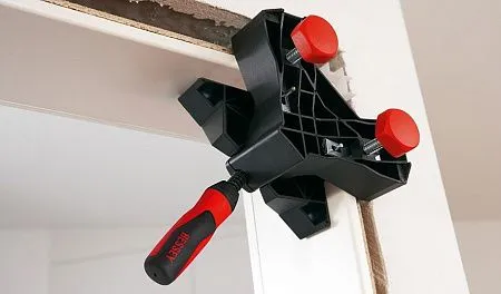 Струбцина для выправки дверных углов WTR