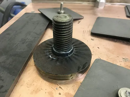 Резьбовая приварная шпилька типа MD Стальная