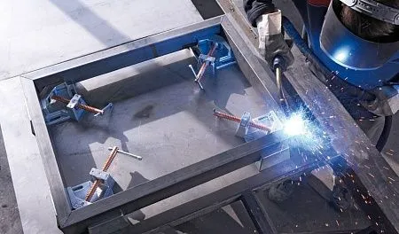 Металлический угловой зажим WSM12