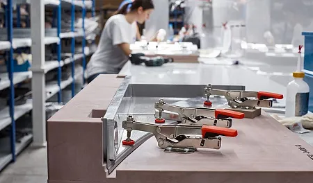 Горизонтальный зажим с открытым плечом и горизонтальным основанием STC-HH /40