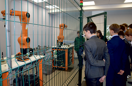 Учебный класс по робототехнике в центре технического творчества и профориентации «Детский технопарк Кванториум» г. Нижнекамск
