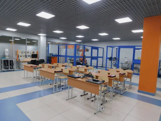 Лаборатория промышленной робототехники в Техническом колледже им. В. Д. Поташова г. Набережные Челны