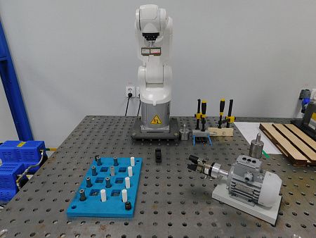 Лаборатория промышленной робототехники в Техническом колледже им. В. Д. Поташова г. Набережные Челны